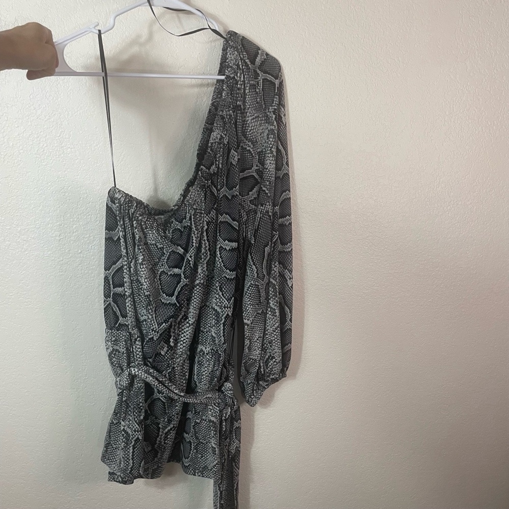 NWT‎ Michael Kors One Shoulder Top 2X Grey Black Snakeskin Asymmetrical Belted